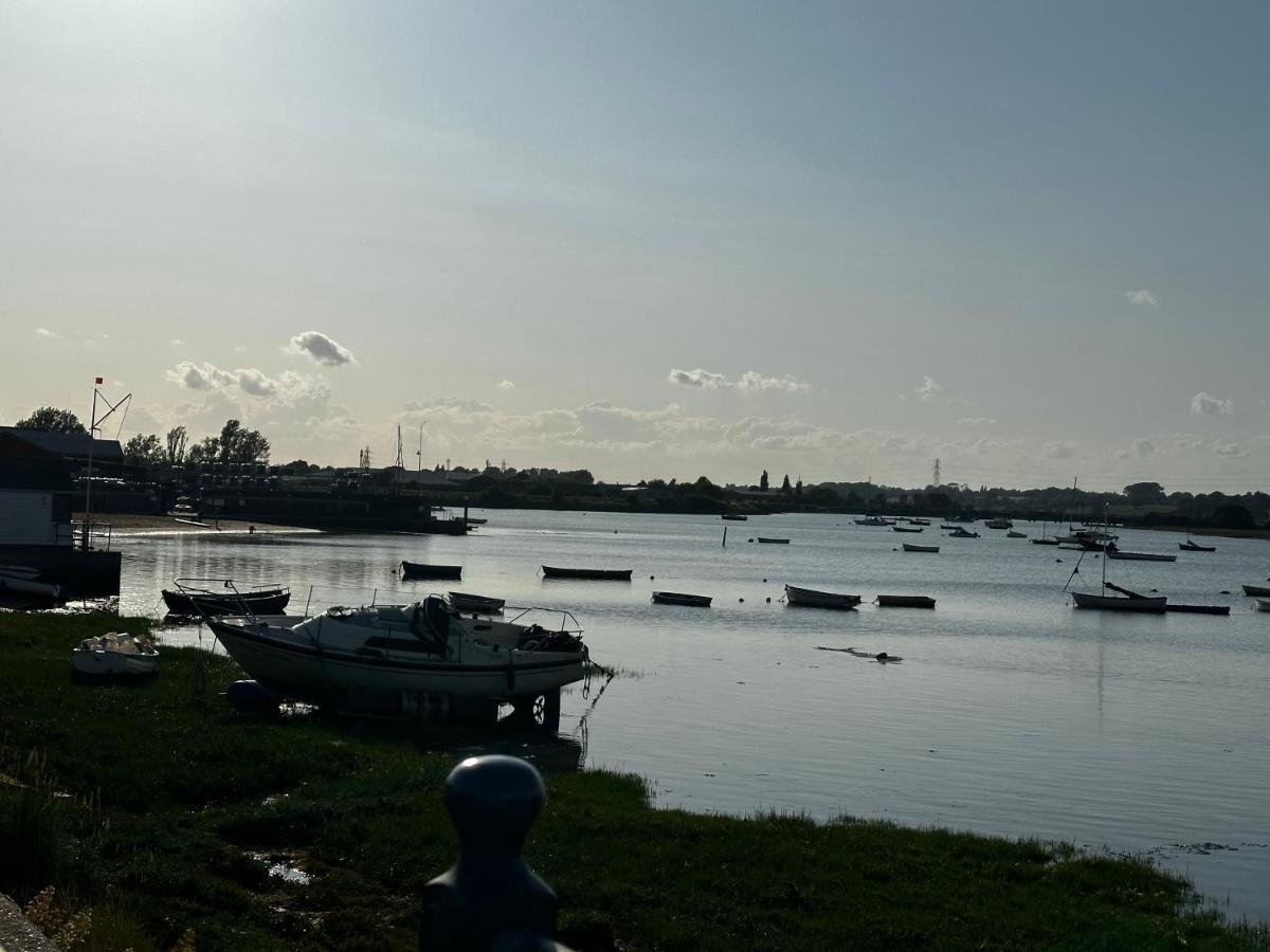 The Crown Pub And Hotel Manningtree Eksteriør billede